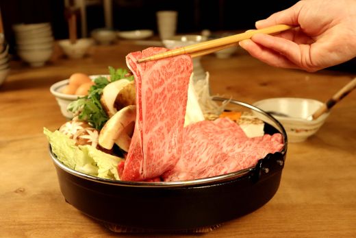 飛騨牛 牛肉 すき焼き しゃぶしゃぶ 肩ロース  スライス 600g A5 和牛【岐阜県瑞穂市】