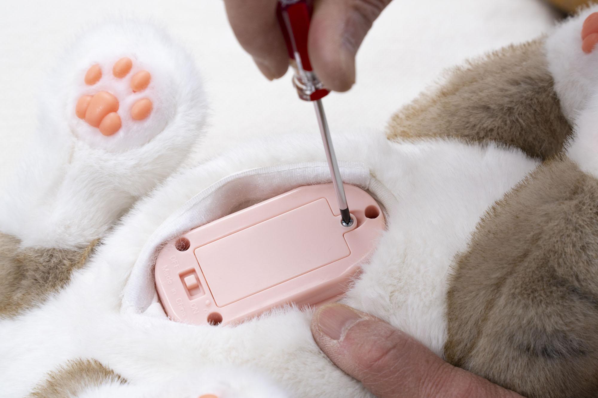 川崎市のロボットメーカーが作る、シニア向けペットの代理ロボット！なでなでねこちゃんEXシリーズ　（とら）