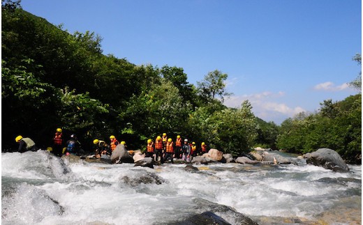 
                  【2026年先行予約】シャワーウォーキング（ファミリー）大人1名・子ども1名分/長野県白馬村  観光  体験  アクティビティ  グリーンシーズン【L0250296】
                