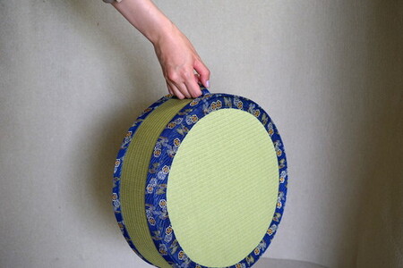 古河市のたたみ職人が作る畳椅子（少し大きめ・アグラ椅子）高さ12.5cm | 古河市 畳 職人 畳店 いす イス あぐら アグラ 胡坐 手軽 腰掛 便利 タタミ 和雑貨 インテリア 日用品 ギフト 贈