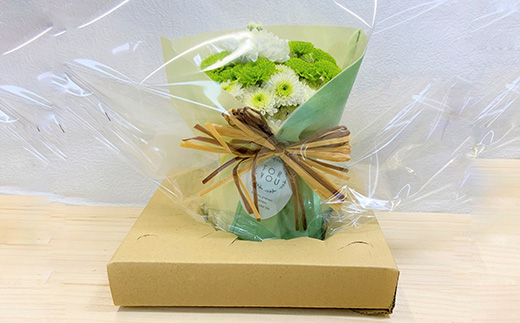 贈り物に そのまま飾れるスタンドマムブーケ cool green(グリーン系) 水替え不要 生花 お花 お祝 記念日 プレゼント「2023年 令和5年」