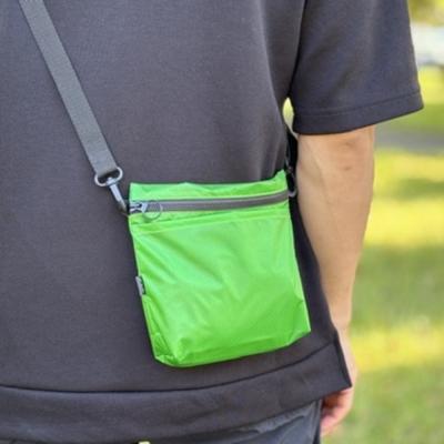 ふるさと納税 名古屋市 【緑】ポケット付き軽量ナイロンショルダーバッグ　サコッシュ　撥水ポシェット
