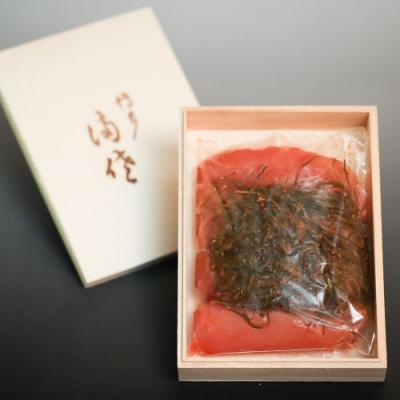 ふるさと納税 新宮町 辛子めんたい昆布漬(木箱入り400g)〈博多料亭.満佐〉.B428 |  | 02
