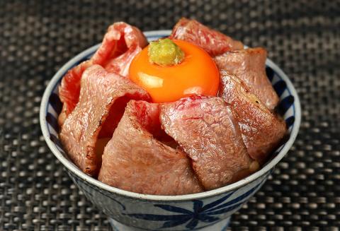 神戸牛 肩ロース焼肉切り落とし 400g（黒折箱入り）冷凍 発送：入金確認後3週間程度 和牛 国産 但馬牛 但馬 神戸 香美町 村岡 和牛セレブ 58-14