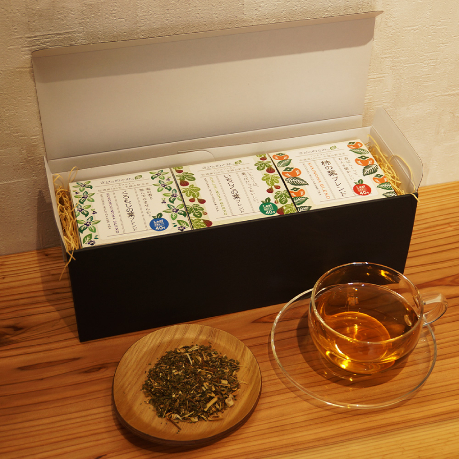 ＜さどのめぐみっ茶＞ブレンドティー　茶葉缶3種詰め合わせ40ｇ