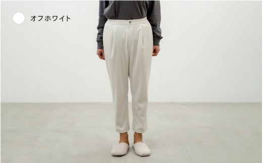 テーパードクロップドパンツ オフホワイト L /シニアファッション レディースパンツ 大人コーデ 楽ちん 吸汗速乾 カラーパンツ 福井県鯖江市 [D-12302]