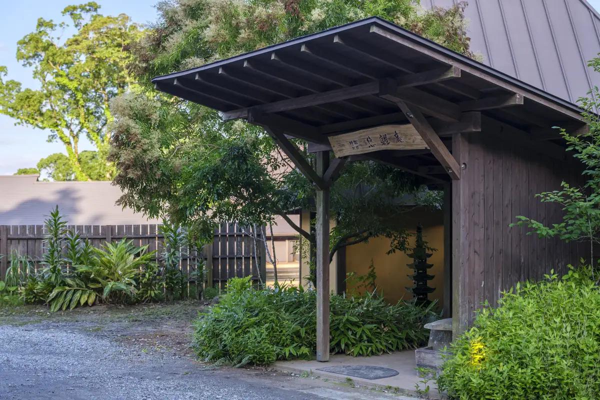 ＜1泊2食付ペア宿泊券＞悠離庵 平日限定プラン プール付洋室 (悠離庵/IB080-003) 