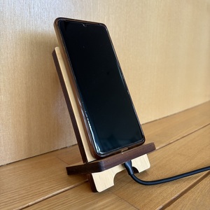 山梨県産ヒノキのスマホスタンド
