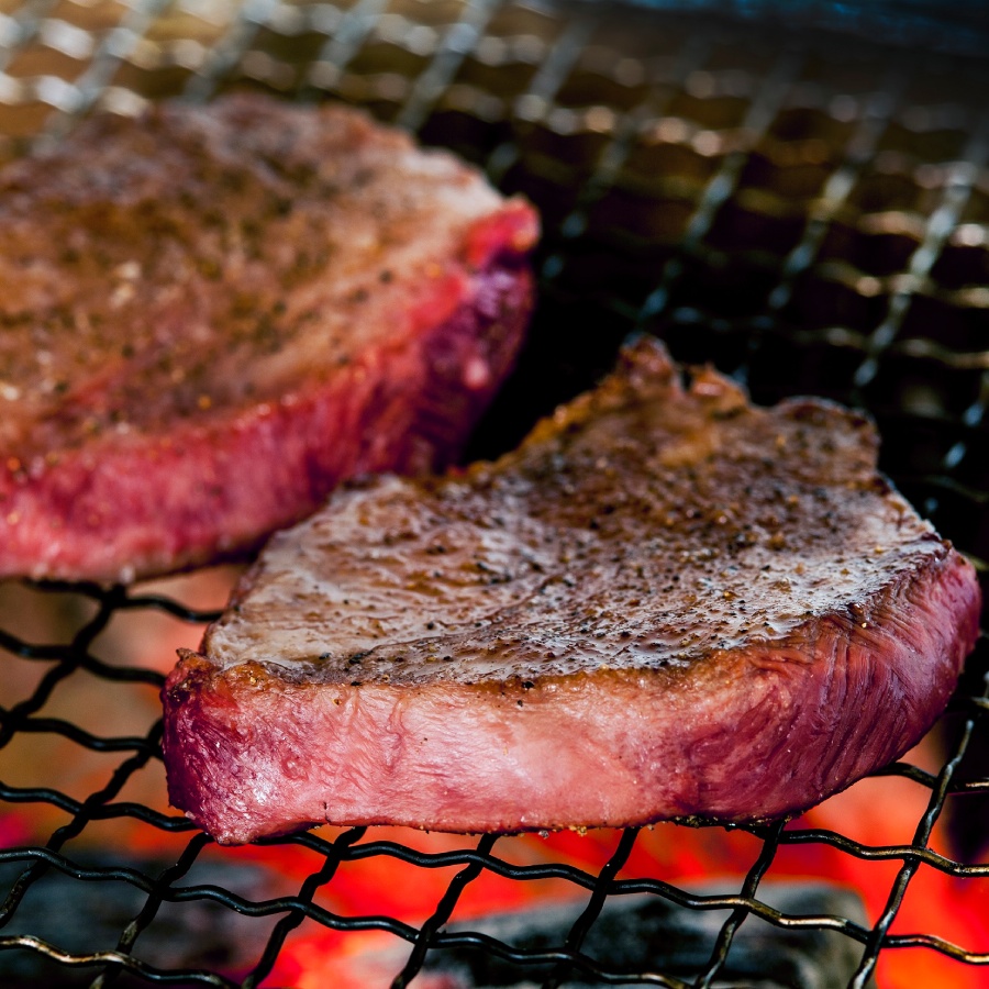 ＜和牛のからくわ精肉店＞いわて黒毛和牛　希少部位牛タン300ｇ