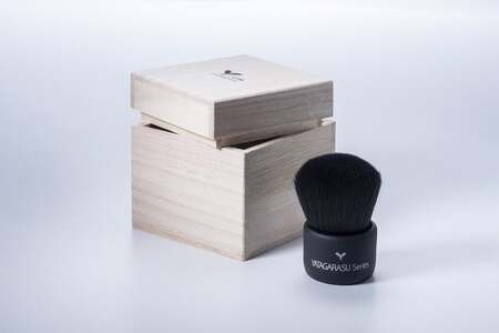 熊野市・熊野町友好都市協定締結記念コラボ】洗顔ブラシ(八咫烏シリーズ)【洗顔ブラシ 洗顔料 泡 濃密泡 敏感肌 美肌 熊野筆 伝統工芸 職人技 高級 手作り お手入れ】 17-5