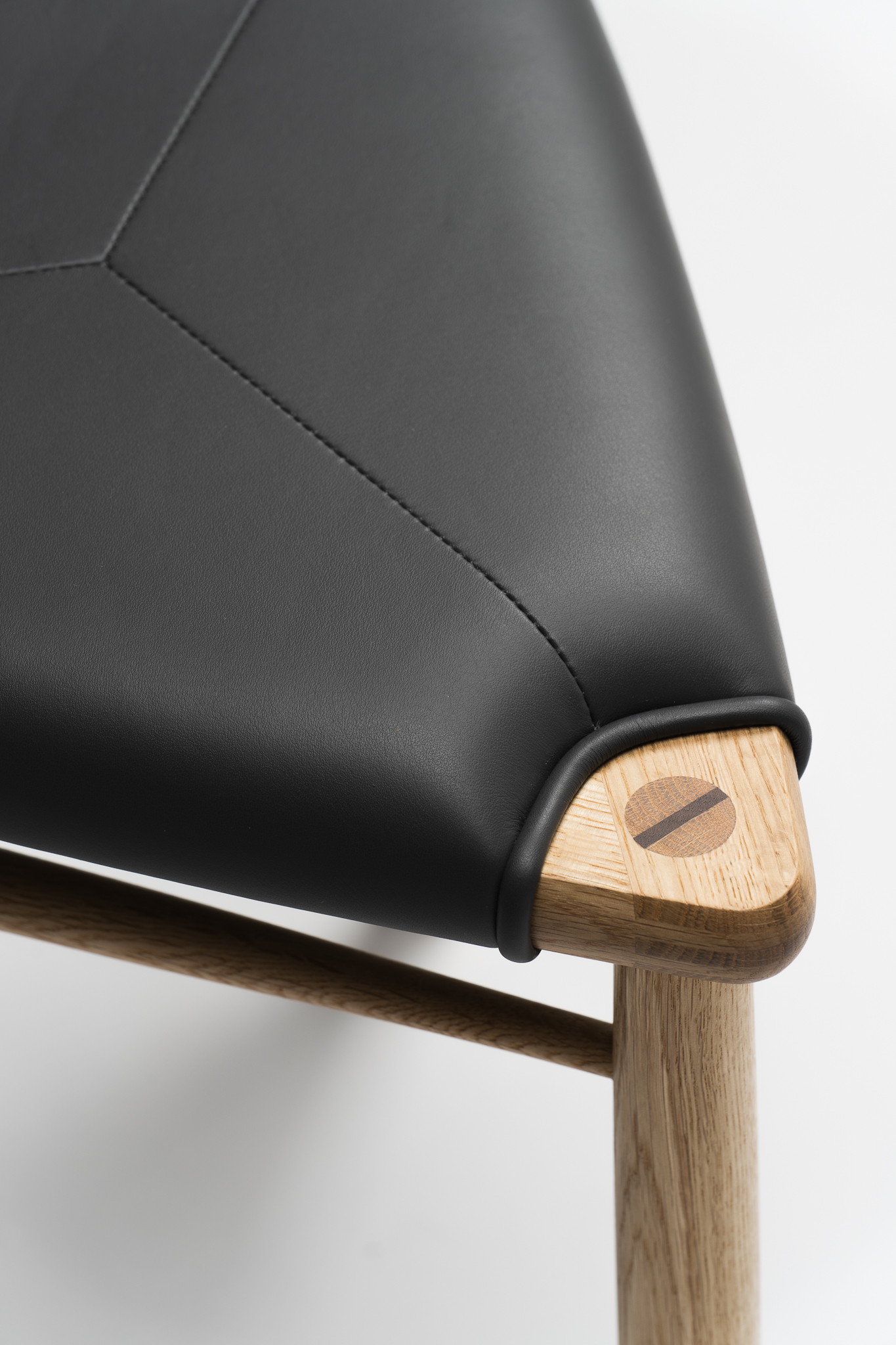 【木と暮らしの工房】H.O.スツール　＜樹種：ナラ／座面：本革（ダークグレー）＞