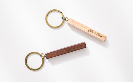 木製ネーム刻印キーホルダー白黒セット 名入れ ペア ストラップ キーリング プレゼント 贈り物 記念品 F20E-961
