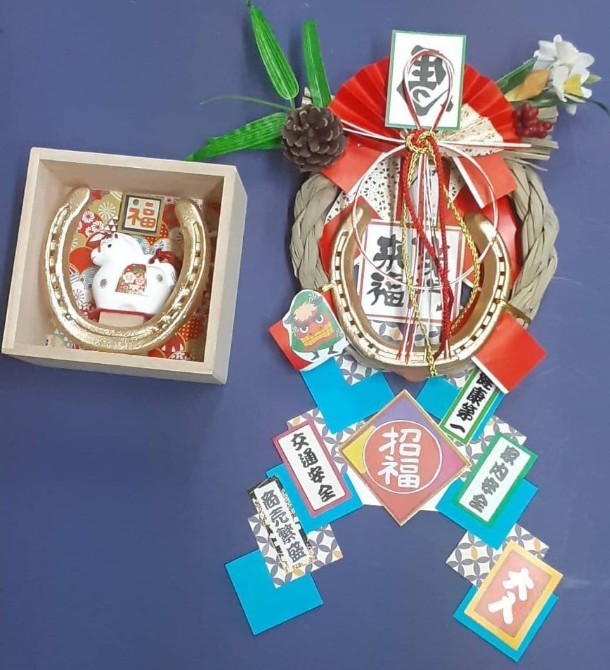 
                  [1221]≪笠松けいば≫開運!蹄鉄しめ飾りと升飾りのセット
                