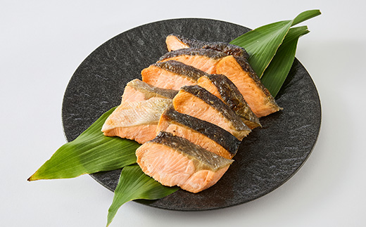 【直火焼き魚】骨取り 銀鮭塩焼き ハーフカット 10切入 加熱済【配送不可地域：離島】【1700141】