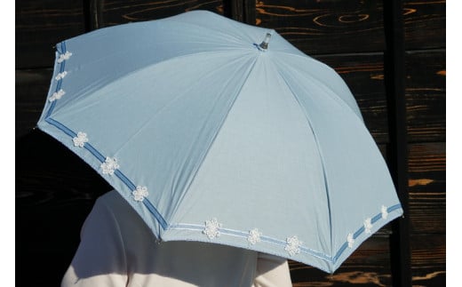 雪華模様の刺繍入り日傘（晴雨兼用・サイズ50ｃｍ・UV加工・麻50％綿50％）カラー：水色 | 日傘 50センチ 晴雨兼用  UV加工 レディース 雪の結晶 ブルー 水色 おしゃれ かわいい スタイリッシュ 雨 梅雨 夏 日差し 日よけ 贈答 贈り物 プレゼント 父の日 母の日 お中元 お歳暮 御歳暮 茨城県 古河市 _BL22