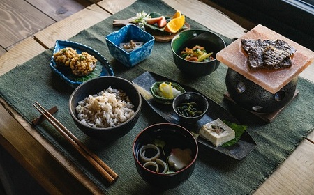 1泊2食2サウナ　しいたけの間 休日（金、土、祝日）大人4名様 | つづやビレッジ M31M01