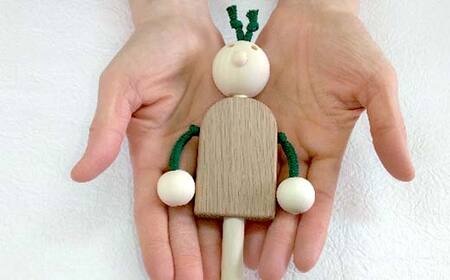 【ＫＥＭ】イヤイヤ （ヒモ緑）HOKKAIDO WOOD 木製 おもちゃ オモチャ 自然 子供 子ども こども プレゼント F6S-440