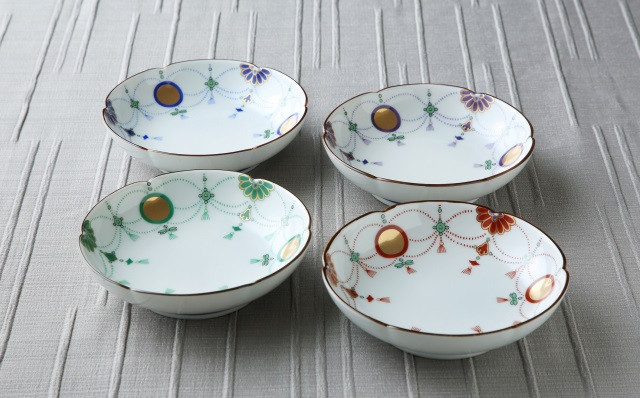 
                  有田焼【其泉】色ちがい瓔珞文小皿4枚セット 賞美堂本店
                