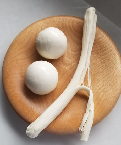 できたてモッツァレラ　と　できたてさけるチーズ