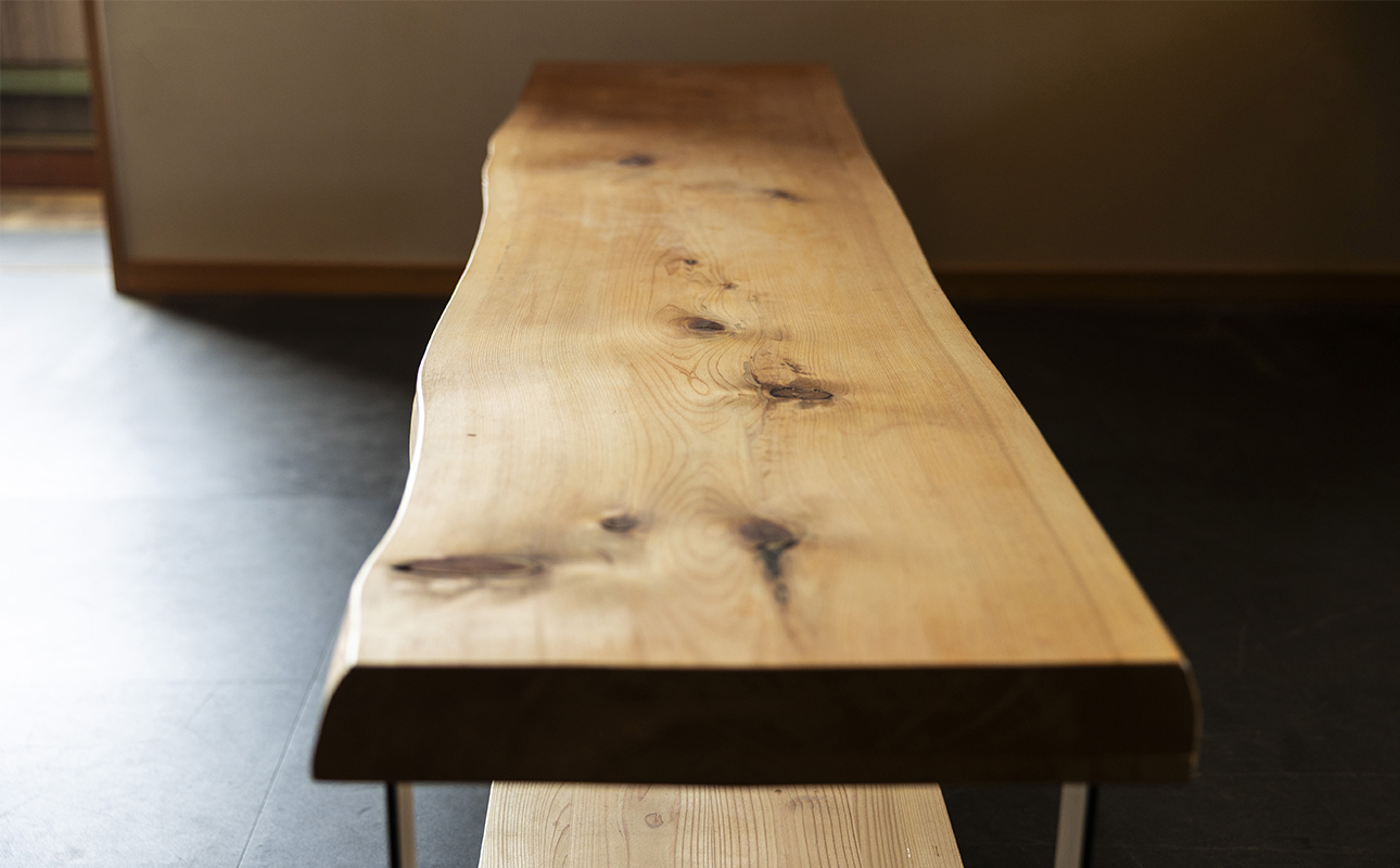 徳川御三家紀州藩の伝統を受け継ぐ三重県 尾鷲（オワセ）ヒノキ使用 BROOK 一枚板オーディオボード 長さ1,000×奥行350×高さ約400mm　【家具 インテリア オーディオボード テレビ台 リビ