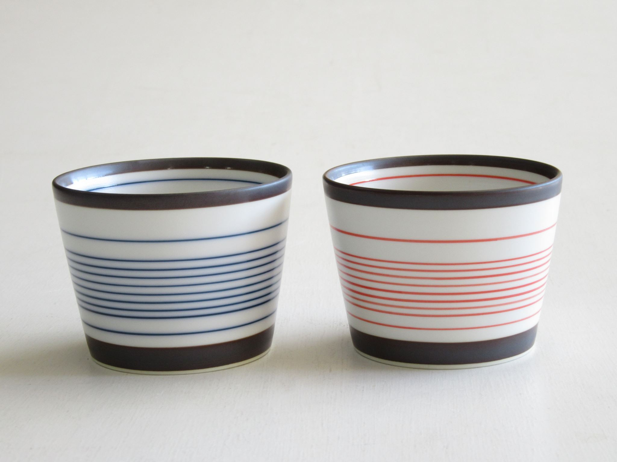 
有田焼 呉須錆線紋 青&赤・ペアそば猪口 ARITA PORCELAIN LAB(アリタポーセリンラボ)
