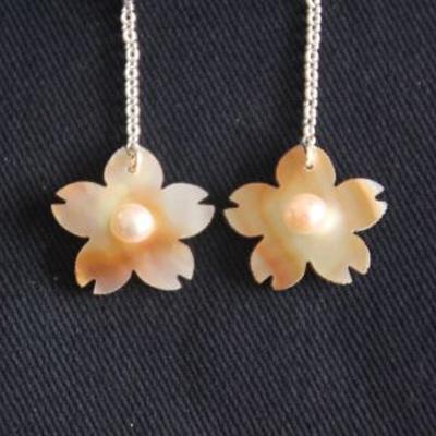 ふるさと納税 志摩市 貝と真珠　ピアス【桜:マベ】 |  | 02