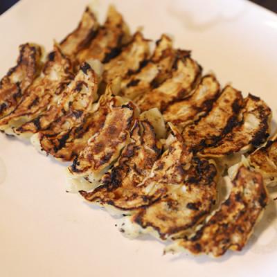 ふるさと納税 指宿市 カツオ餃子・黒豚餃子食べ比べセット(010-392) |  | 01