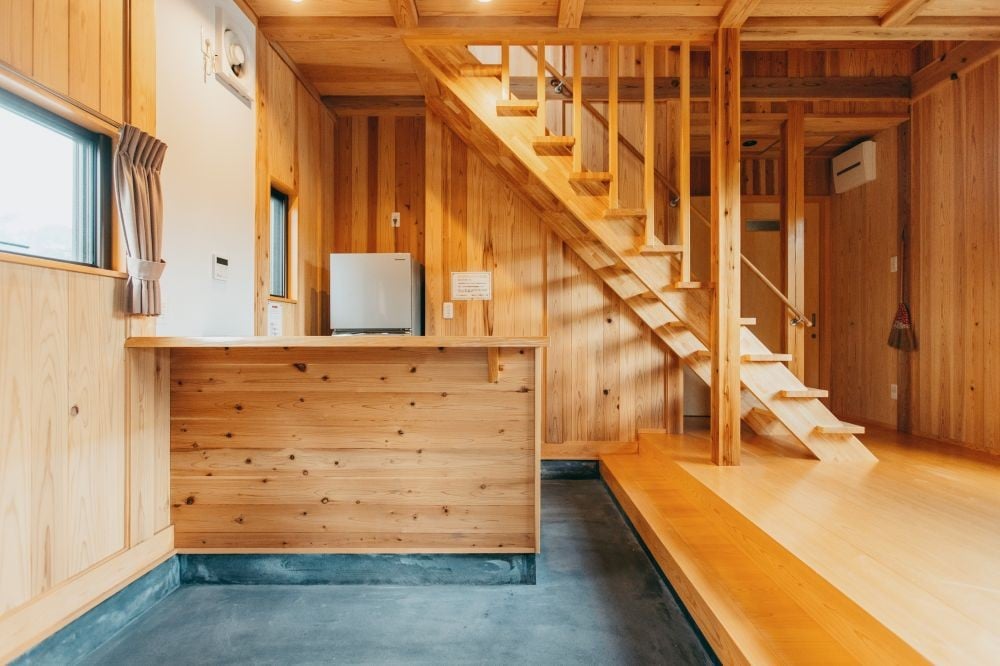 木のぬくもりを感じる内装です　コテージ・ロッジ群一例