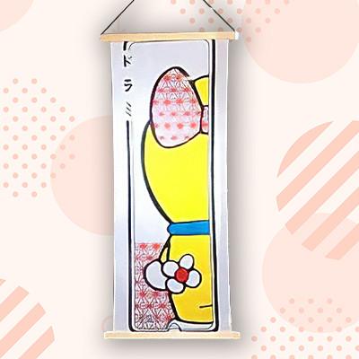 ふるさと納税 加茂市 浮世絵 ドラえもん手ぬぐい タペストリー「ドラミちゃん」《W400×H950(mm)》大湊文吉商店