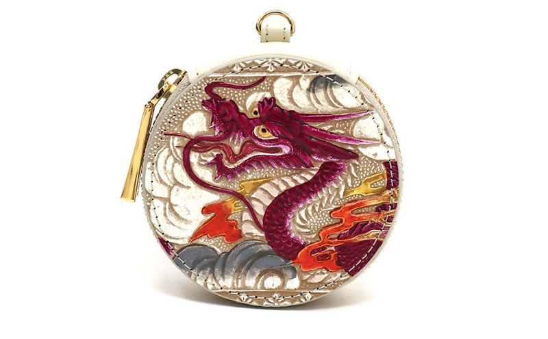 【文庫屋大関】マカロンポーチ 龍＜ワイン＞【皮革工芸品】 ポーチ ミニポーチ 小物入れ アクセサリー入れ イヤホン入れ 収納 保管ケース 手のひらサイズ  本革 革 皮革 工芸品 工芸 雑貨 ギフト プレゼント 日本製 東京