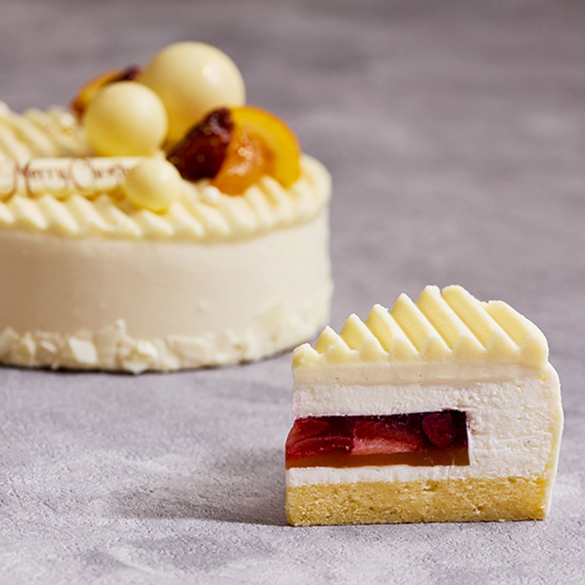 京王プラザホテル クリスマスケーキ「エグリーズ ブランシュ」