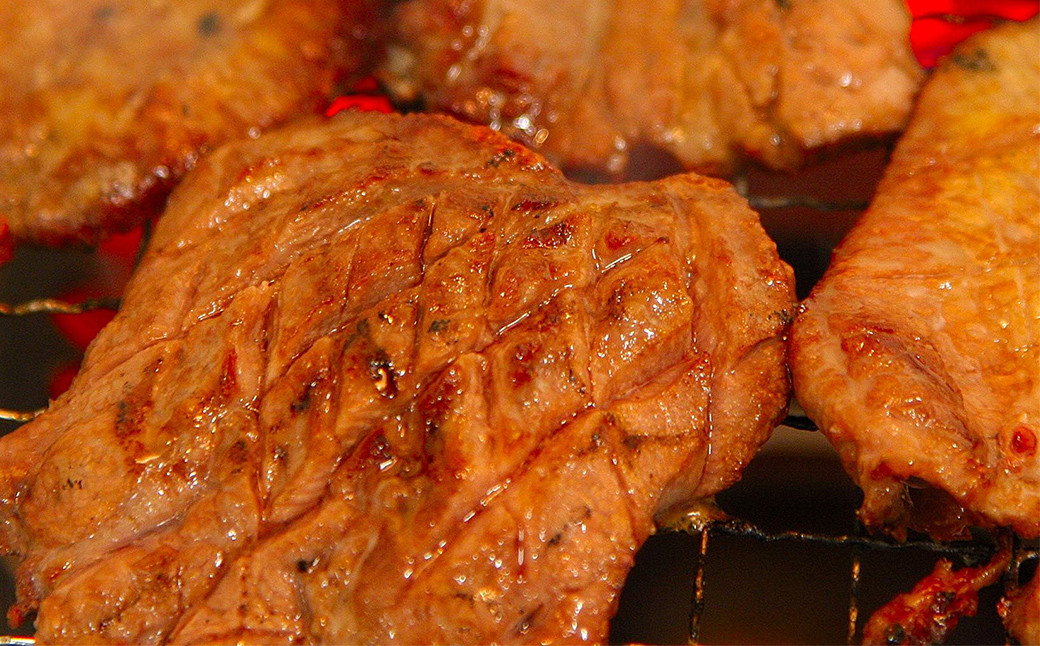 
            牛タン 1本 (約1kg) 牛タン１頭分 二日熟成 自分好みにカット 塩だれ 牛たん 肉 お肉 にく 食品 冷凍 焼肉 BBQ バーベキュー 焼き肉 【有限会社ちば食品】tm098
          