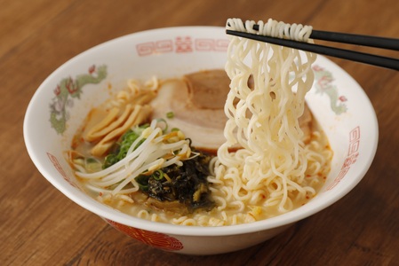 うまかっちゃん　博多からし高菜風味　30食（5食入り×6パック）[Ｍ244-2]　ラーメン 豚骨 インスタント 乾麺 即席麺 拉麺 保存食 九州