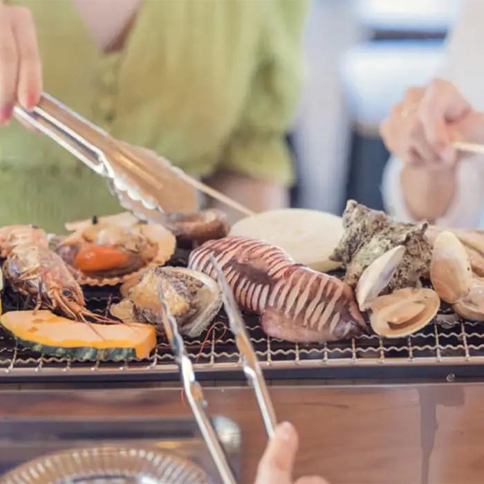 【鴨川の食体験】Kamogawa SEASIDE BASE「浜の食堂」海鮮BBQ利用券 ２人前（飲み放題・お土産付） 《有効期限1年》《2週間以内に発送》《配送指定OK》飲み放題 お土産 浜焼き体験 