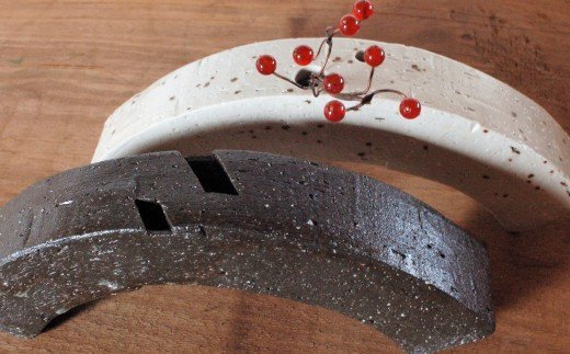 花器 アーチ 白・黒セット 【一輪挿し 手作り 陶器 オブジェ インテリア 癒し 贈り物】(H038115)