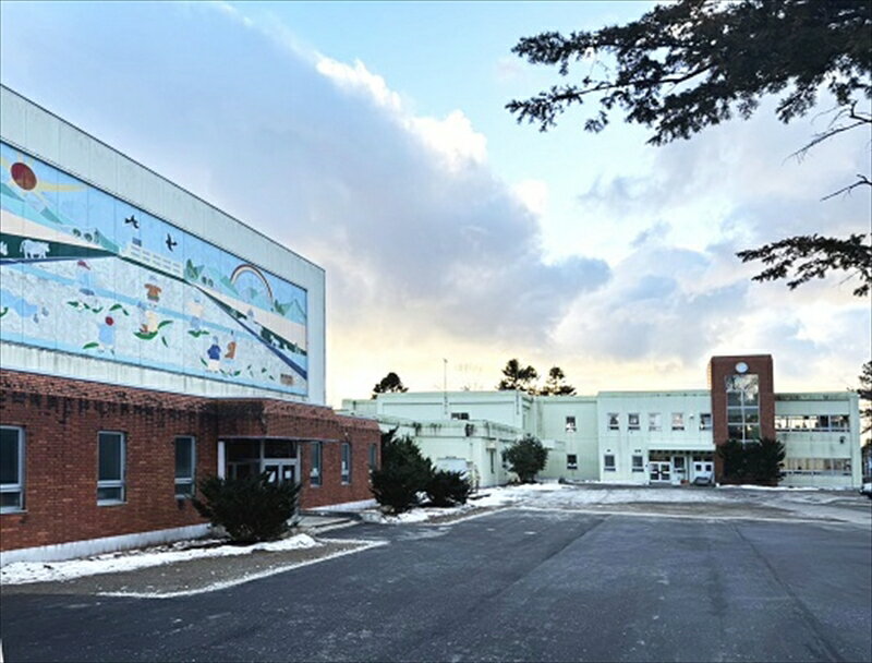【ふるさと納税】261 新冠町 旧朝日小学校 朝日の森 施設利用権利 12ヵ月分【 チケット 北海道 新冠町 】