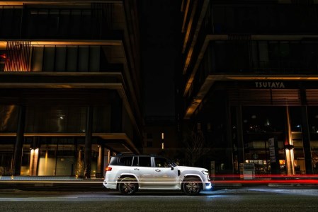 【つや消し ブラック仕様】 【トヨタ 300系 ランドクルーザー】 ラヴライン リアゲート スポイラー （AES製） 2312-5210