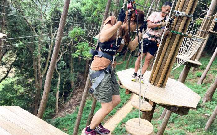 ダイナミックでスリリングな樹上体験を！ アドベンチャーコース チケット (1名様) / 自然 アウトドア アクティビティ 体験 / 大村市 / フォレストアドベンチャー [ACCH004]