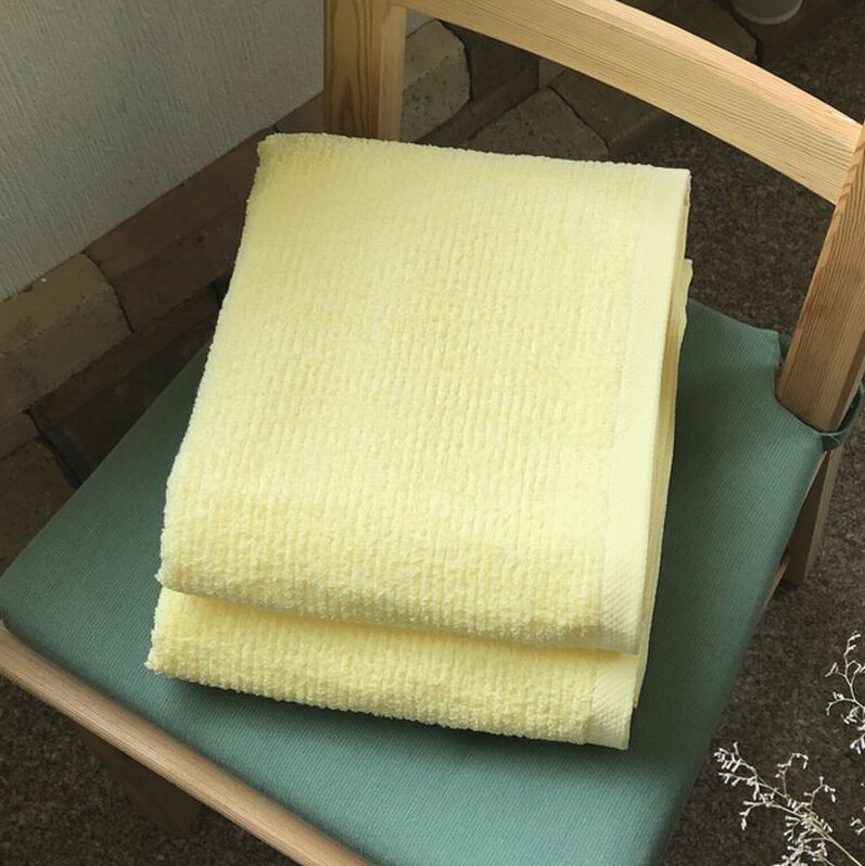 90×150ヒバ抗菌大判バスタオル２枚セット（イエロー）泉州タオル【泉州タオル 国産 吸水 普段使い 無地 シンプル 日用品 家族 ファミリー】 015B332