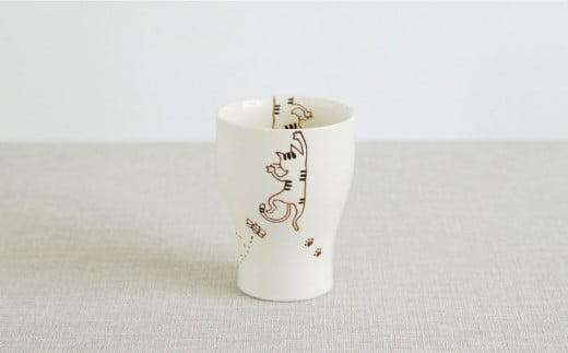 【波佐見焼】陶器 ぶらさがり猫 Sコップ 3個 3種 〈ミケ・クロ・トラ〉【菊祥陶器】[OAQ012] / 食器 陶器 ネコ 湯呑み カップ コップ カップセット ねこ柄食器 陶磁器 波佐見焼 はさみ