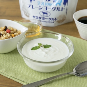 【7ヶ月定期便】ヤスダヨーグルト 食べるヨーグルト アレンジ名人セットA プレーンヨーグルト 600g×4個×7回 パウチ 無添加 搾りたて 生乳100％ こだわり生乳 新鮮 濃厚 モンドセレクション