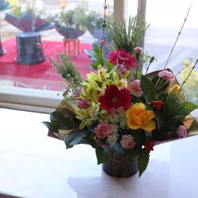 ふるさと納税 筑西市 お正月のお花のアレンジメントSサイズ/花瓶不要!届いてそのまま飾れるフラワーアレンジ |  | 02