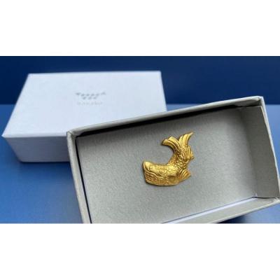 ふるさと納税 名古屋市 話題独占?!名古屋城の【金のシャチホコ】魚のアクセサリーシリーズ”nanako”ピンズ |  | 01
