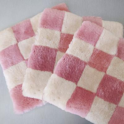 ふるさと納税 桜井市 【ピンク】ムートンクッション Sサイズ(40×40cm　毛長:25mm)3枚 |  | 01