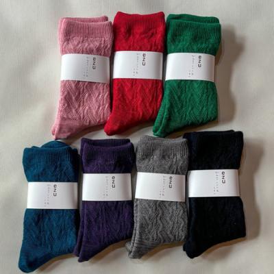 ふるさと納税 桐生市 【ezu】ひえとりくつした 薄手/レッド◆シルク×コットンの二重構造靴下◆ジャガード編み |  | 01