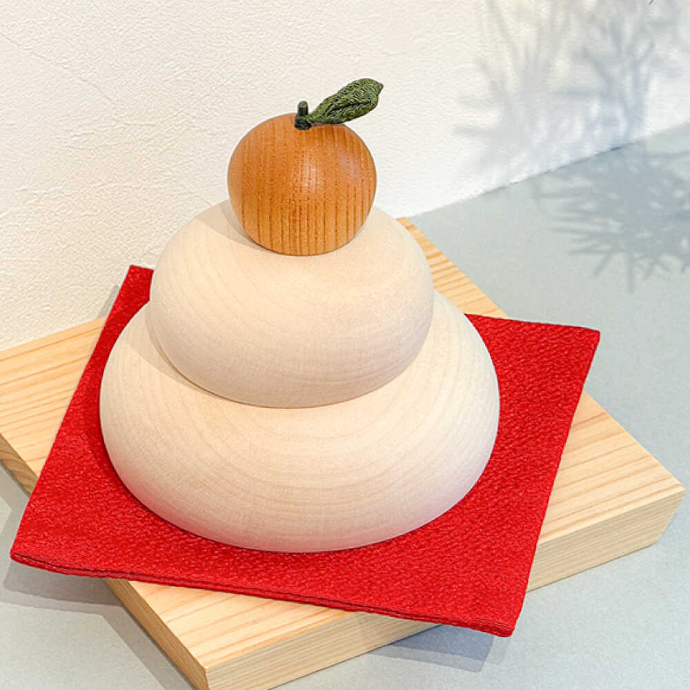 【ふるさと納税】【敷布の色が選べる】【もっちり鏡餅】天然木の木製かがみもち お正月 飾り 鏡もち　日田市 / 合同会社ウッドアート楽[ARDN042]
