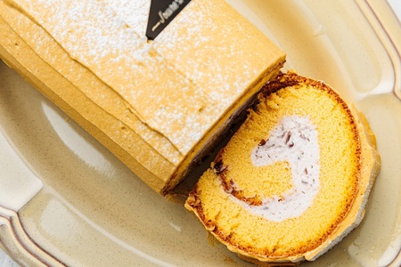上品な甘さの和テイストロール『和三盆ロールケーキ』_139A08