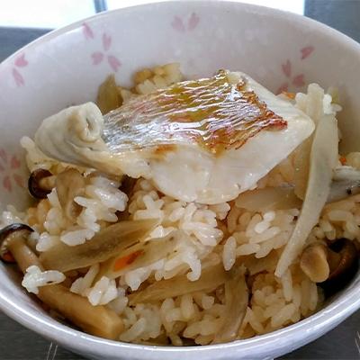 ふるさと納税 中間市 玄海の極上天然鯛めしセット[鯛の切身、だし汁、鯛茶漬け用だし]×2 |  | 01