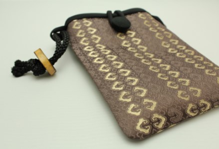 スマホポーチ（茶色柄）