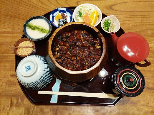 
949 鰻の千代幸ひつまぶし伊勢芋とろろ付と名物白焼（川）のセット1名様分御食事券
